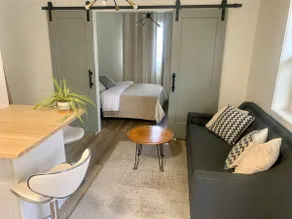 Cute Downtown Apartment - Image 5