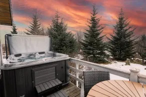 Golden Circle Cozy Retreat - Image 4