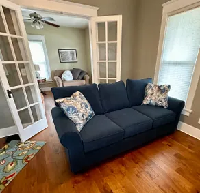 Perfect location on Pearl St-Brand New - Image 2