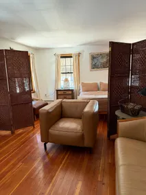 2nd Floor Flat - Art District - Image 4