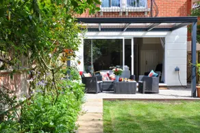 Spacious 4-bedroom townhouse in the city center with free parking - Image 4