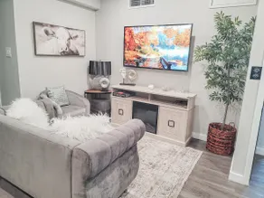 Cozy Studio + EV Charger - Image 2