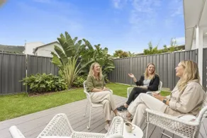 Coastal retreat near shops & beach - Image 5