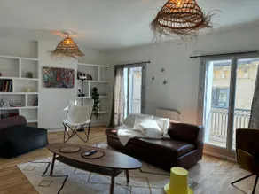 Ideally located, warm and quiet. Parking - Image 3