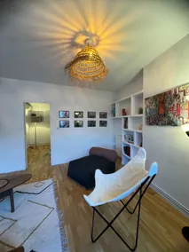Ideally located, warm and quiet. Parking - Image 2