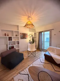 Ideally located, warm and quiet. Parking - Image 4