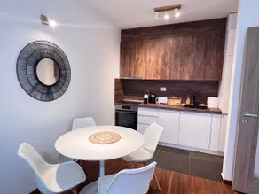 White Homes 13 - Master Quart - Image 5