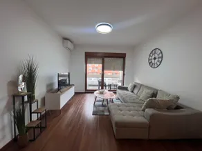 White Homes 13 - Master Quart - Image 2