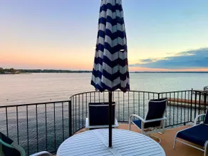 Cozy&Stylish lake condo:balcony fishing. - Image 2