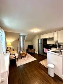 Guest Suite at Wisteria Gardens - Image 5