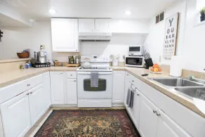 Free Parking-Dog Friendly-0.4mi OWU-Full Kitchen - Image 5