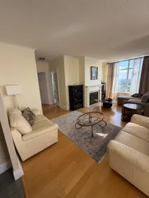 CN Tower Views | Luxury 3BR Corner Suite - Image 5