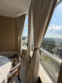 CN Tower Views | Luxury 3BR Corner Suite - Image 4