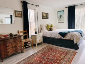 Cute, Quiet, Art-Filled Apt. - Image 4