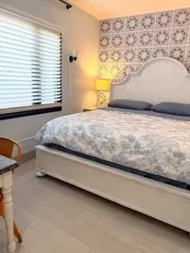 Blue Haven: King Bed, 55” TV, Downtown (LOCATiON) - Image 5