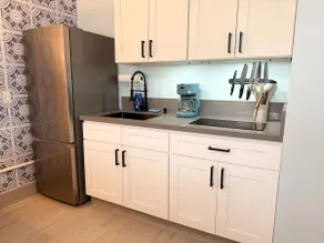 Blue Haven: King Bed, 55” TV, Downtown (LOCATiON) - Image 3