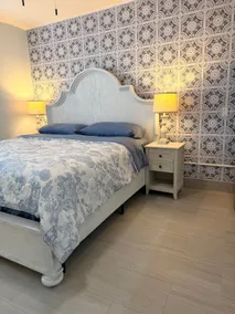 Blue Haven: King Bed, 55” TV, Downtown (LOCATiON) - Image 2