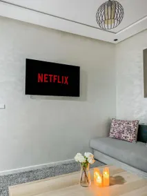 Stay & Chill | RDC, Netflix, Wi-Fi & Parking - Image 4