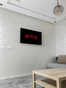 Stay & Chill | RDC, Netflix, Wi-Fi & Parking - Image 2