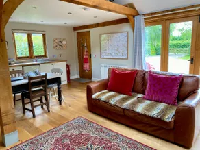 Cosy Herefordshire retreat, king bed, fire, view, - Image 2