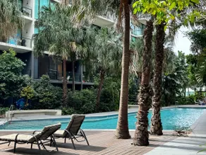 Spacious City Escape With Pool, Gym & Free Parking - Image 4