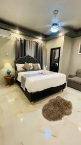 Quiet Home in Portland | Hummingbird Château - Image 3