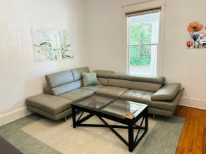 Charming Apartment in Historic Downtown Duck Pond - Image 4