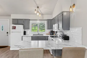Dells Retreat-A Romantic Haven-Jacuzzi,Pool&HotTub - Image 3