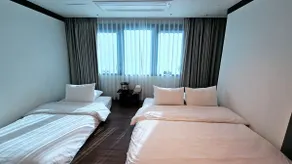 2-4 / 353 Modern Hanok, Free Parking & Breakfast - Image 2