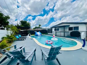 Family Oasis | Heated Pool | Hollywood - Image 2