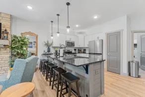 Lakefront Luxury No Stairs/3 Kings Min to Downtown - Image 4