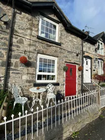 Compact, cosy cottage near stunning waterfall - Image 5