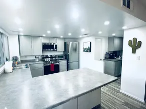 Huge Fun 3 Bedroom Tempe Townhouse! - Image 3