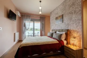 3BR Home • 3 Bathrooms • Walk to Beach - Image 4
