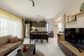 3BR Home • 3 Bathrooms • Walk to Beach - Image 2