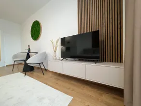Pleasant SoHo apartment with private parking free - Image 2