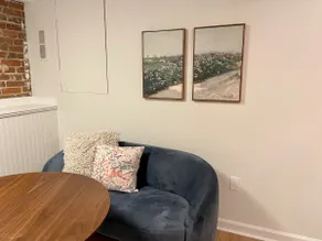 Cozy Georgetown Gem with Free Parking - Image 5