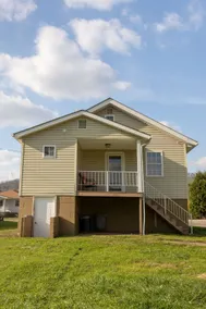 Cozy home overlooks Ohio River - Image 3