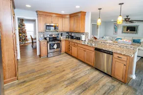 Red door house on hill. Sleeps 10 - Image 3