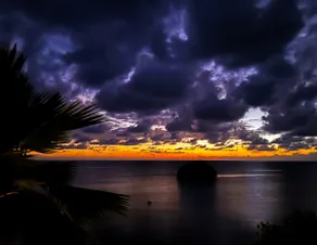 Stunning Beachfront View - 2BR/2BA, Pool, King Bed - Image 4