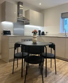 Modern apartment in Hitchin with parking - Image 5