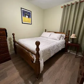Cozy 2-Bedroom Townhouse - Image 4