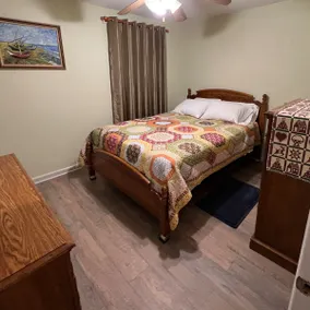Cozy 2-Bedroom Townhouse - Image 3