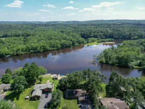 Eau Claire Riverfront 3 Bedroom Cabin with Kayaks - Image 4