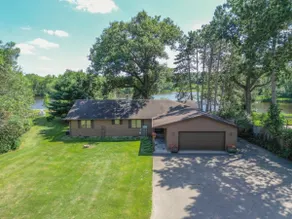 Eau Claire Riverfront 3 Bedroom Cabin with Kayaks - Image 2