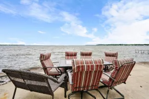 Beautiful Lakehouse - Image 5