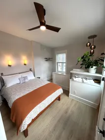 Stylish Carriage House | Museum District - Image 4
