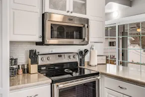 Near Downtown & UWL • King Beds • Dog Friendly - Image 4