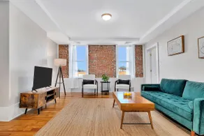 Uncle Sam's Hideaway |Workspace|Pet Friendly|WIFI - Image 4