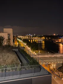 Entire apartment with Seine view - Image 3